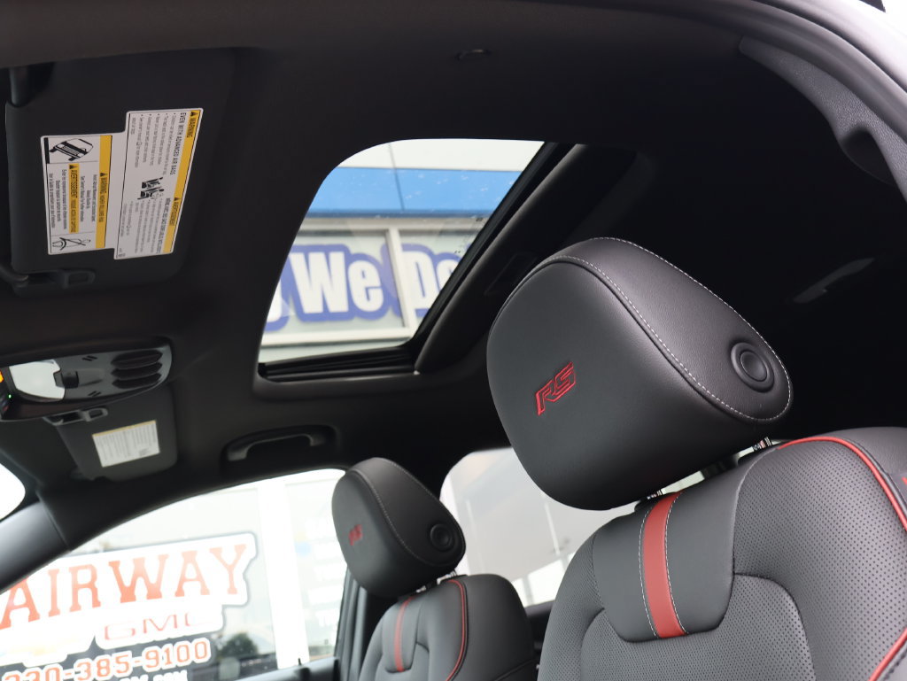 New 2026 Chevrolet Trax RS w/ Sunroof Package FWD image 23