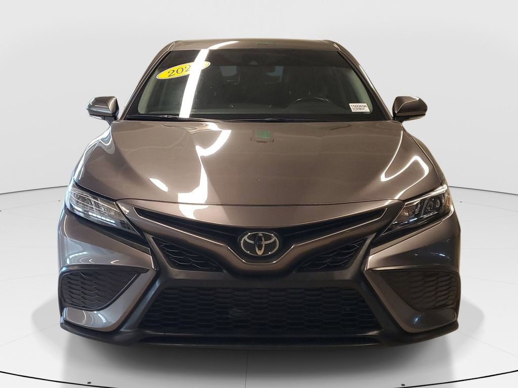 Used 2022 Toyota Camry SE image 2