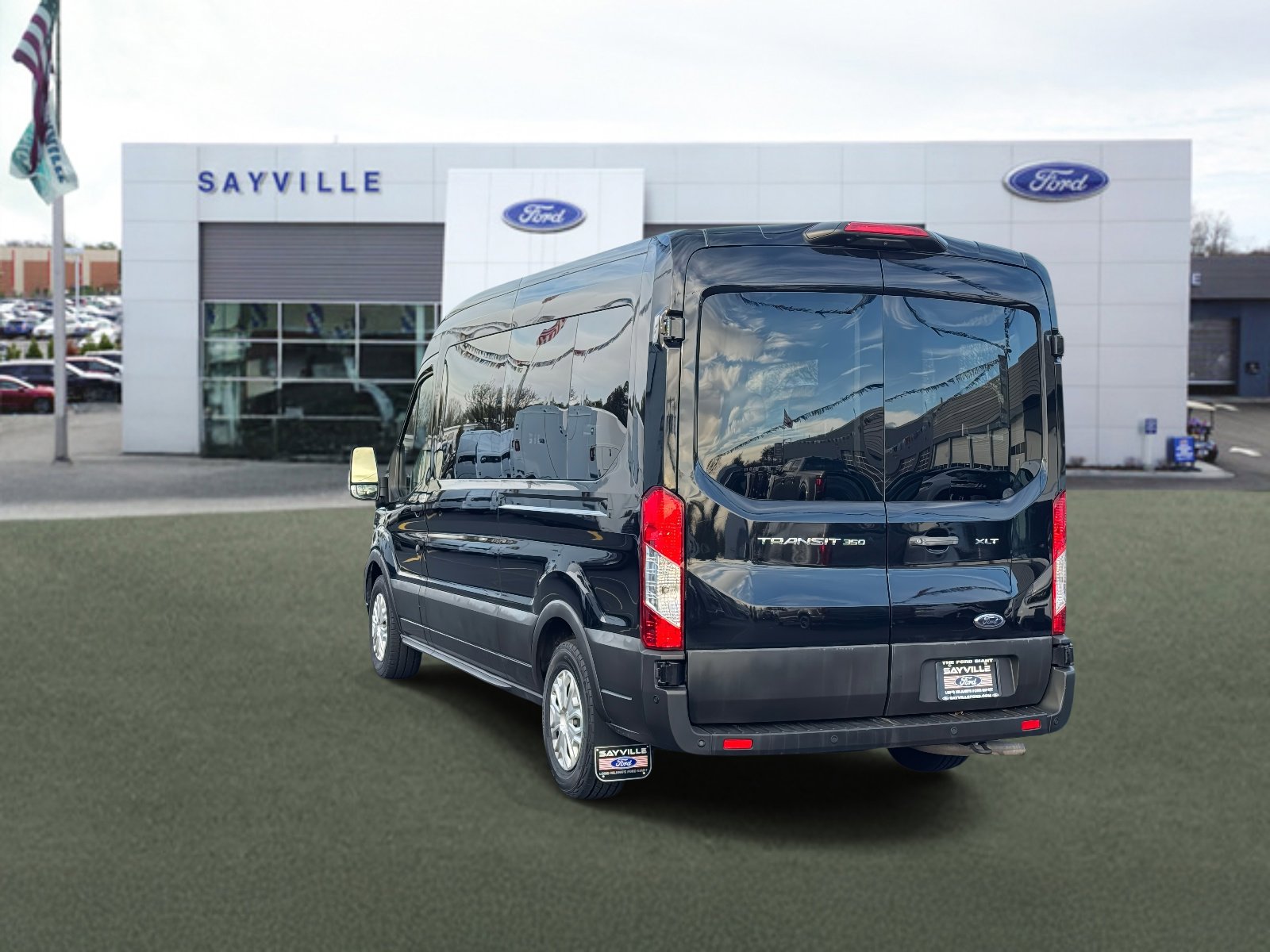Used 2023 Ford Transit 350 XLT image 5
