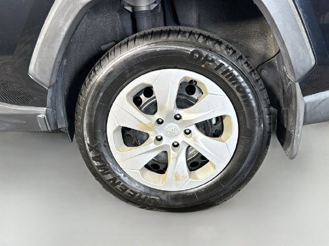 Used 2019 Toyota RAV4 LE FWD image 35
