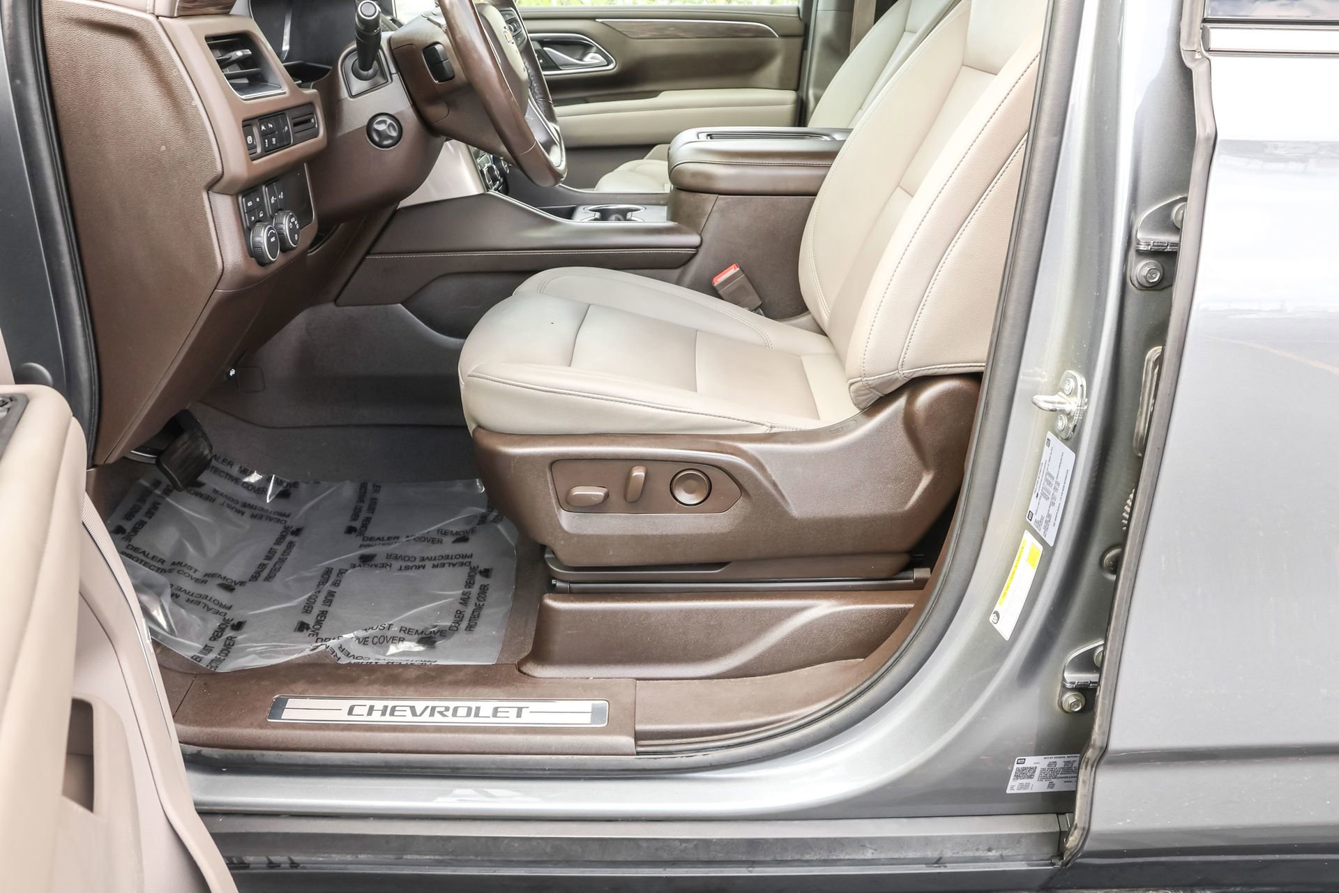 Used 2022 Chevrolet Tahoe LT w/ Luxury Package AWD/4WD image 23