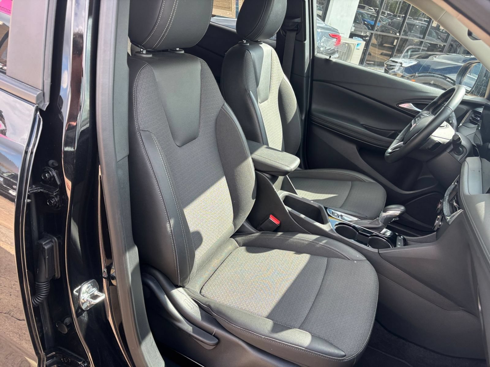 Used 2025 Buick Encore GX Preferred FWD image 35