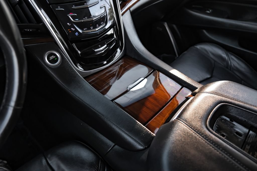 Used 2018 Cadillac Escalade Luxury RWD image 22