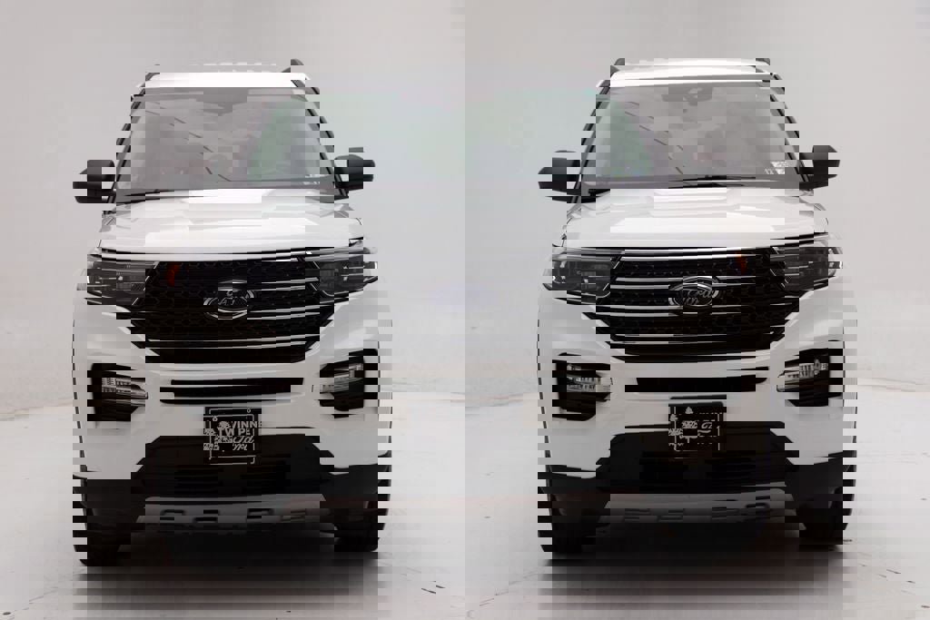 Used 2022 Ford Explorer XLT w/ Equipment Group 202A image 4