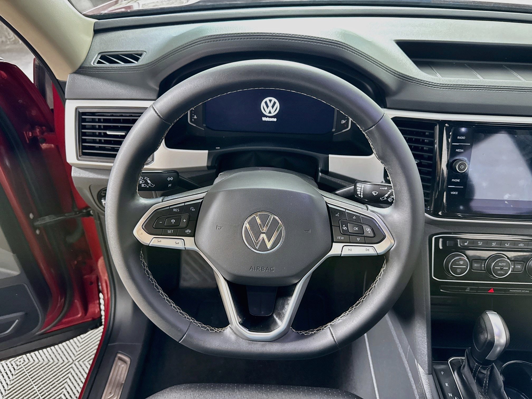 Used 2023 Volkswagen Atlas SE w/ Panoramic Sunroof Package AWD/4WD image 16