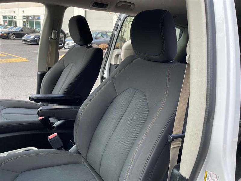 Used 2017 Chrysler Pacifica LX image 55