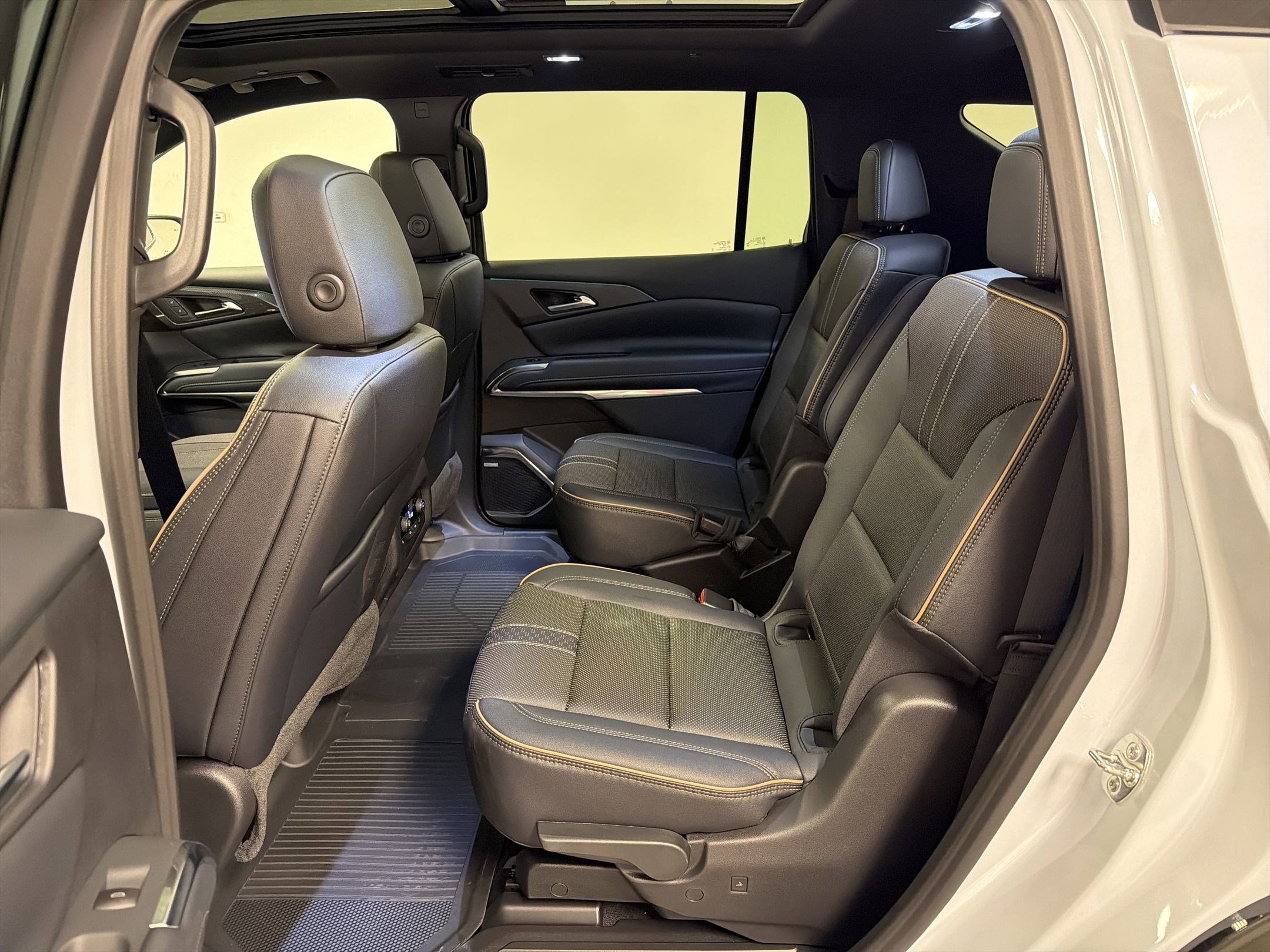 New 2026 Chevrolet Traverse High Country w/ LPO, Floor Liner Package image 14