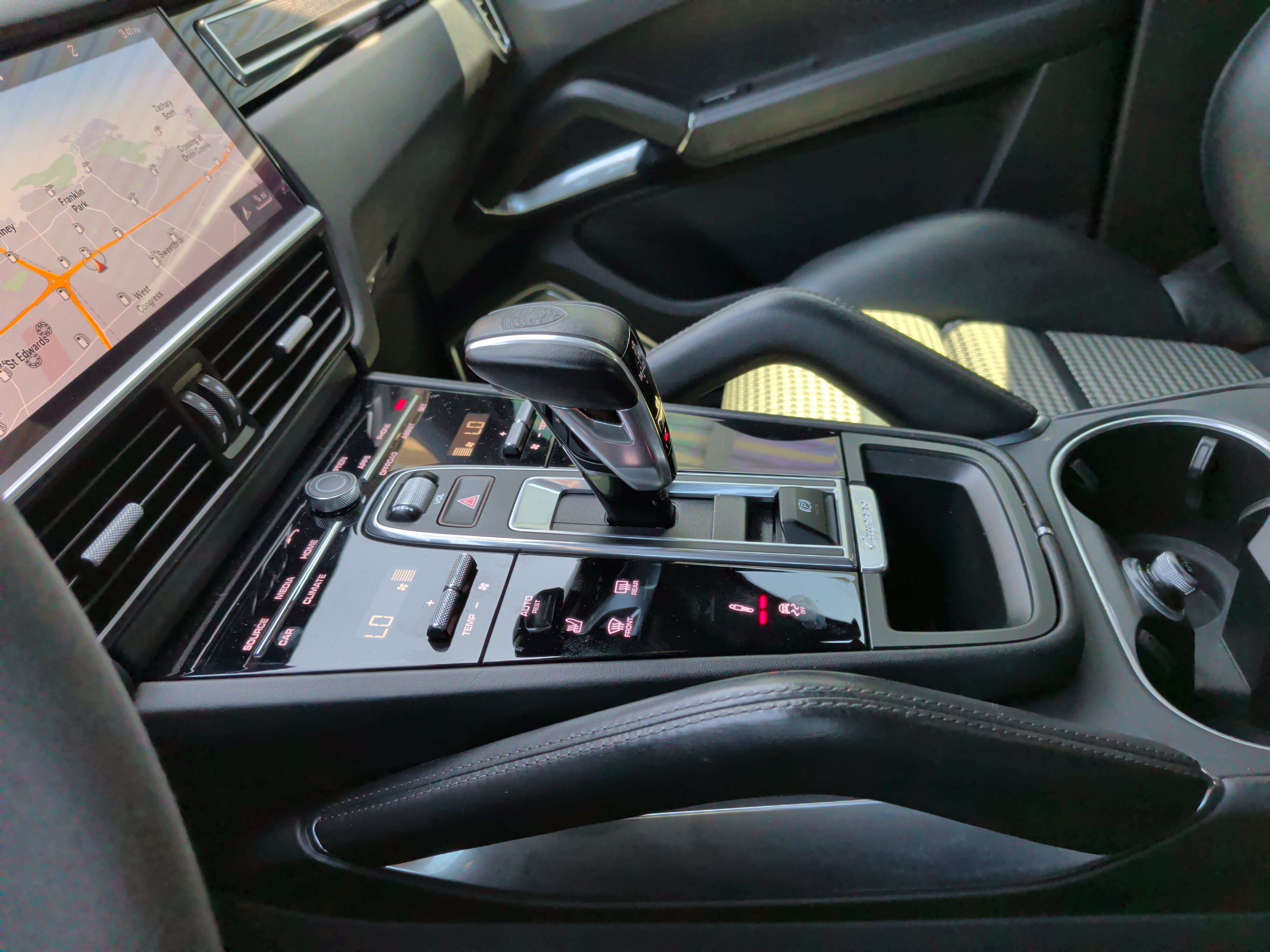 Used 2020 Porsche Cayenne Turbo AWD/4WD image 25