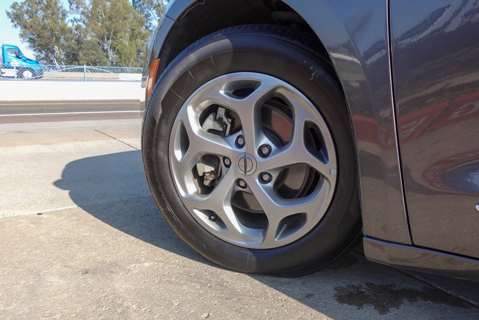 Used 2023 Chrysler Pacifica Limited image 9