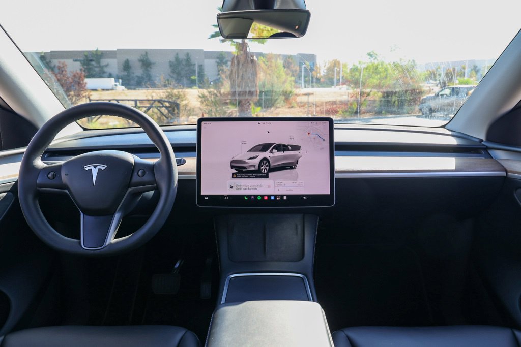 Used 2023 Tesla Model Y Long Range AWD/4WD image 23