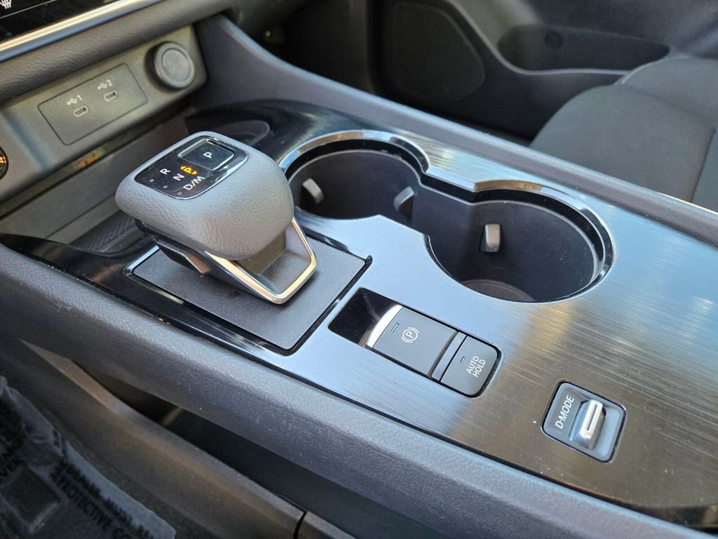 Used 2024 Nissan Rogue S image 25