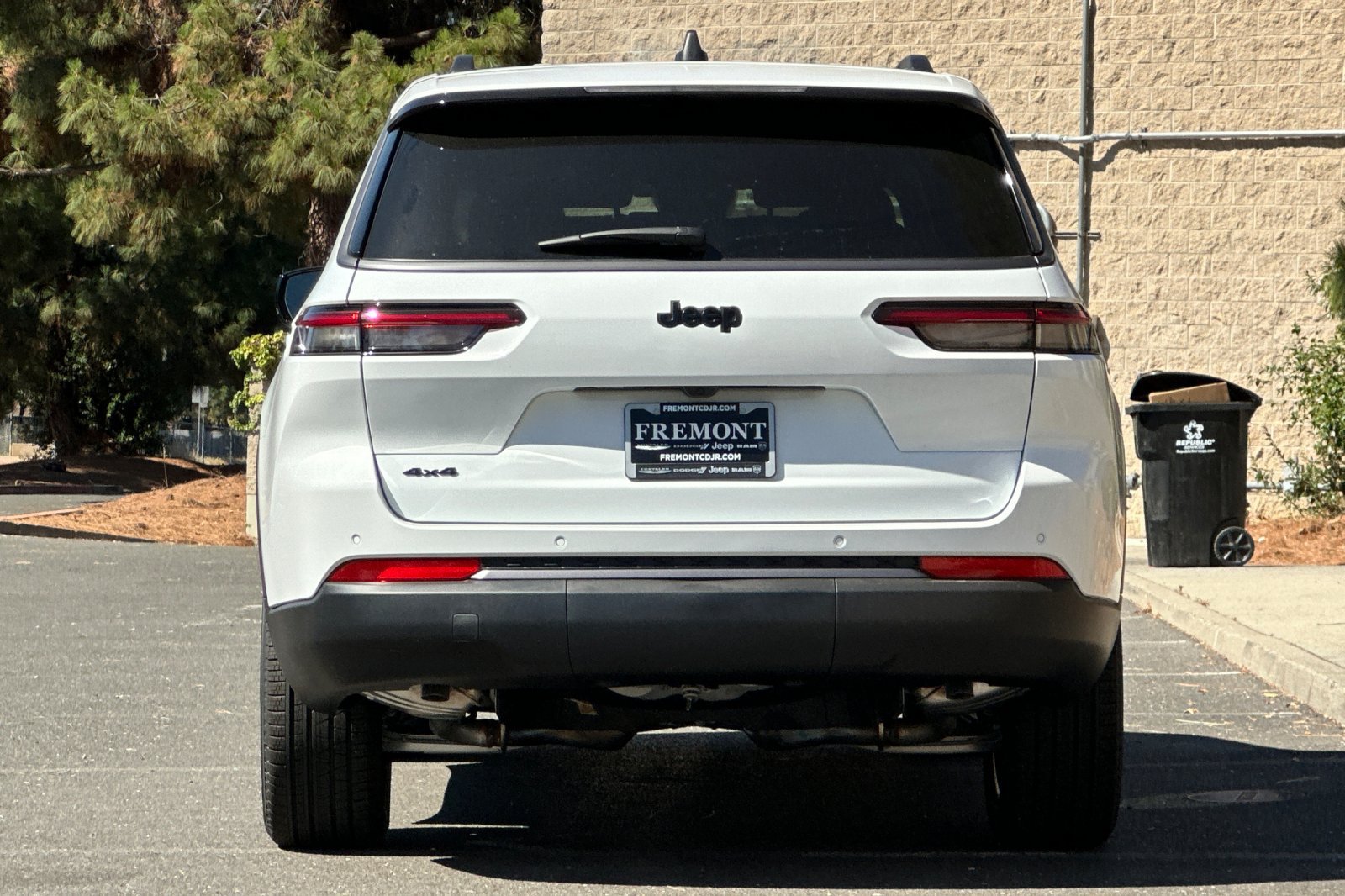 New 2026 Jeep Grand Cherokee L Limited w/ Limited Altitude Package AWD/4WD image 4