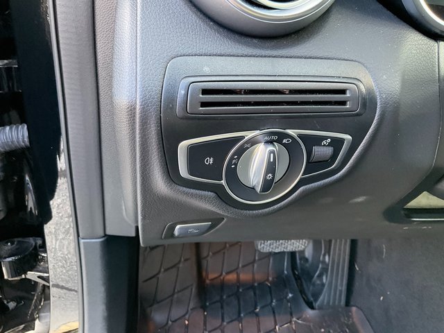 Used 2022 Mercedes-Benz GLC 300 w/ Premium Package Lite image 10