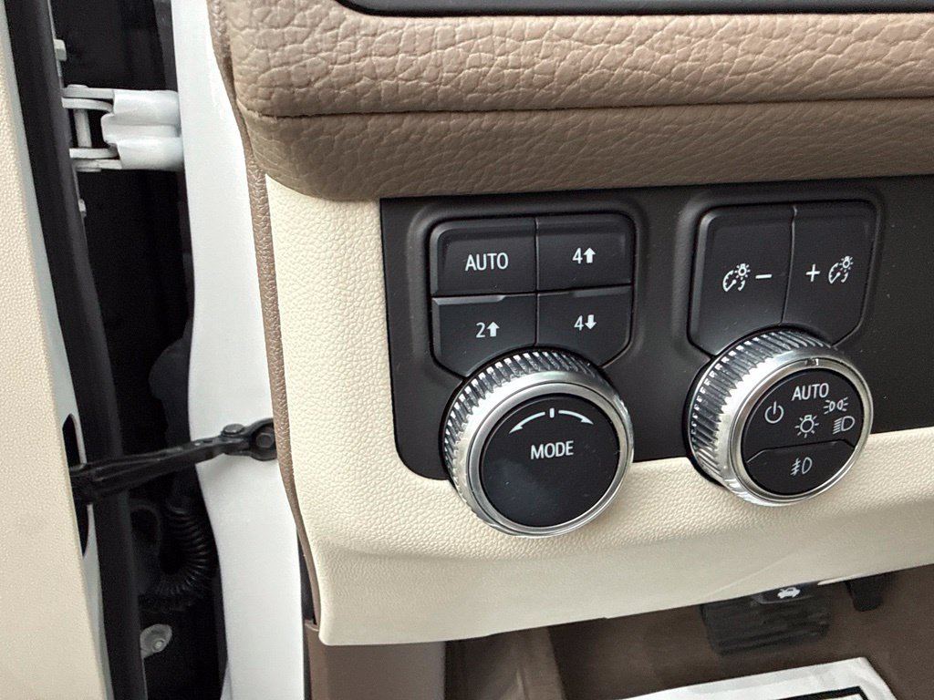 Used 2022 GMC Yukon Denali AWD/4WD image 23