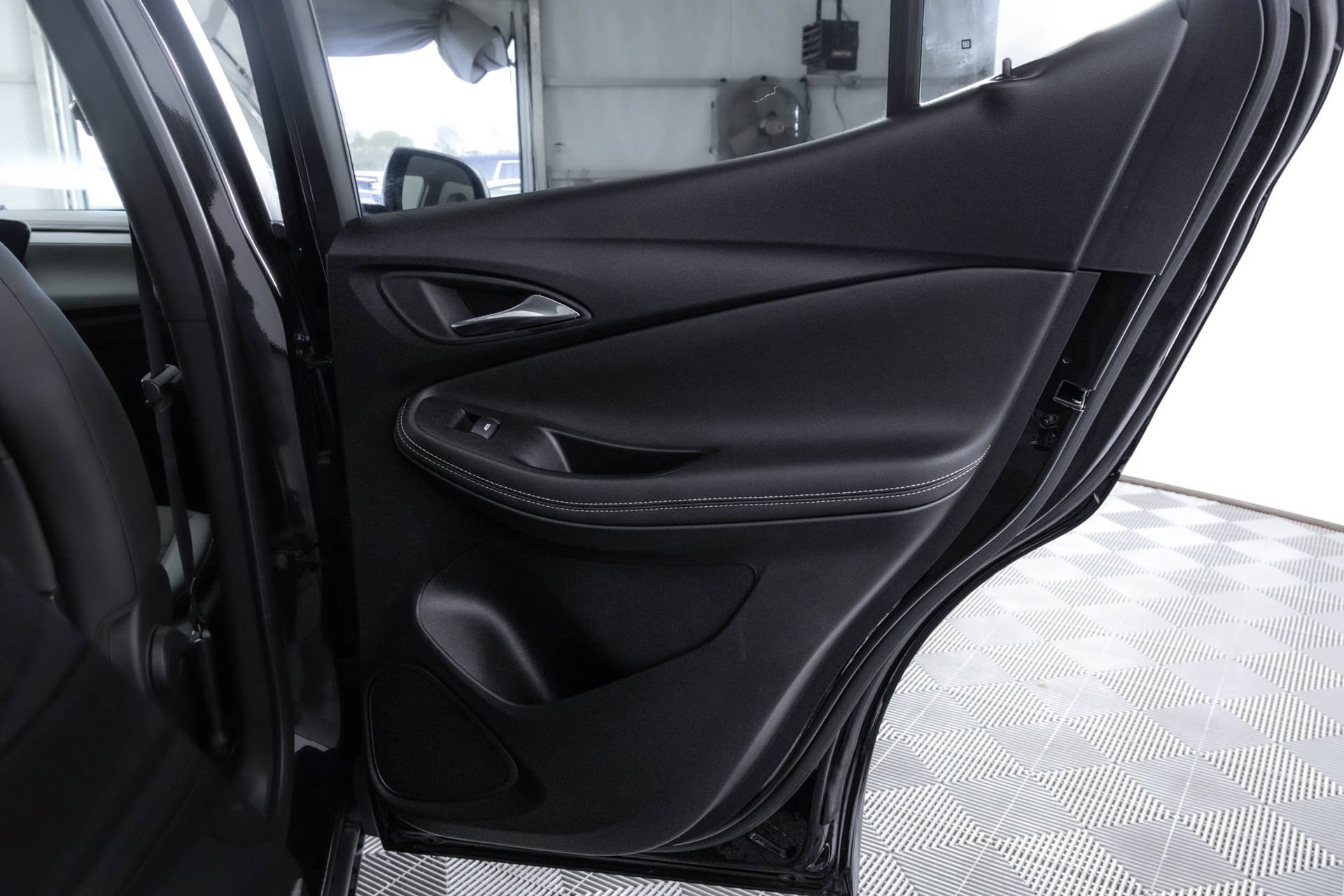 Used 2024 Buick Encore GX Preferred w/ Comfort Package FWD image 37
