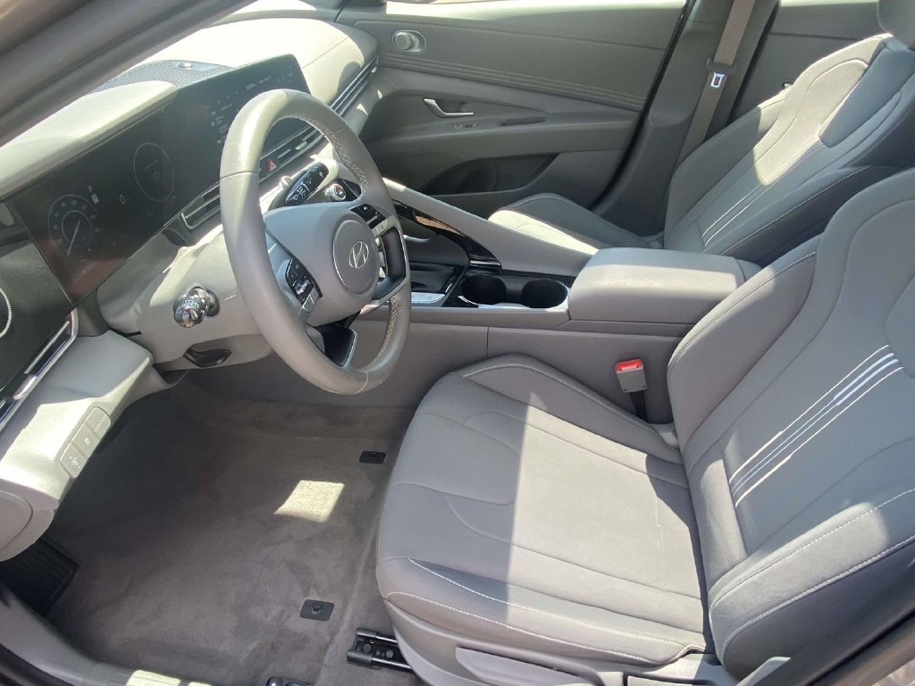 Used 2024 Hyundai Elantra SEL w/ Convenience Package FWD image 17