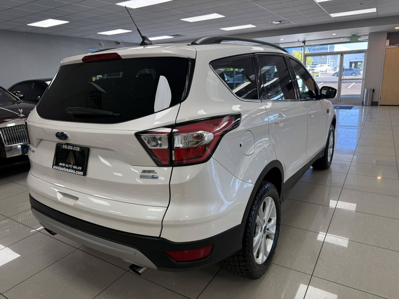 Used 2018 Ford Escape SEL AWD/4WD image 2