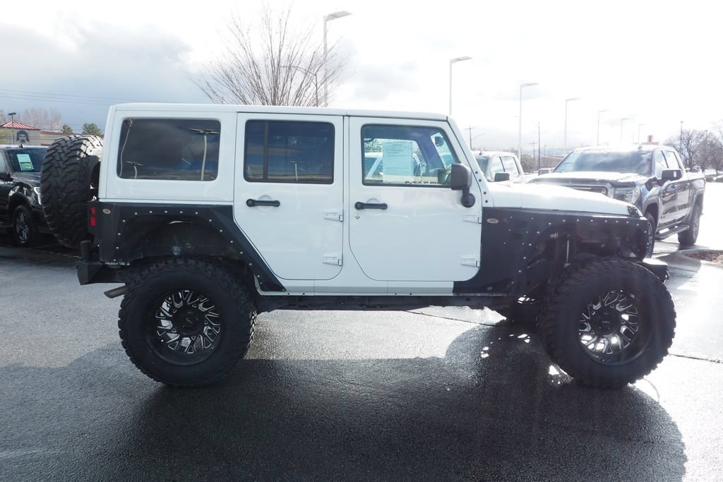 Used 2017 Jeep Wrangler Unlimited Sahara AWD/4WD image 4