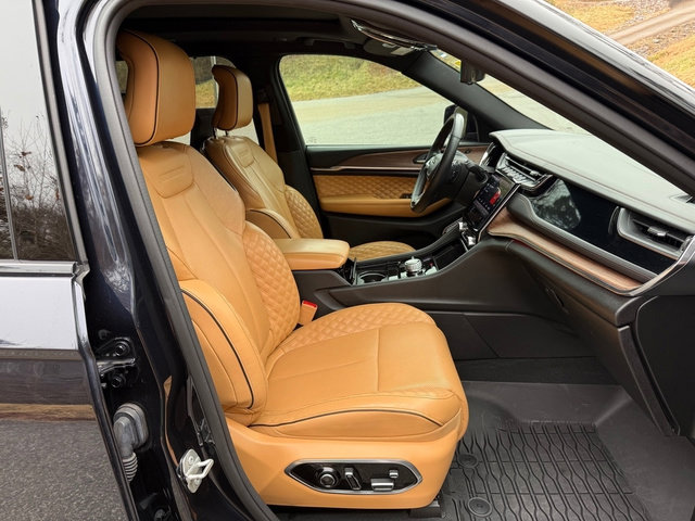 Used 2023 Jeep Grand Cherokee L Summit w/ Advanced Protech Group IV image 28