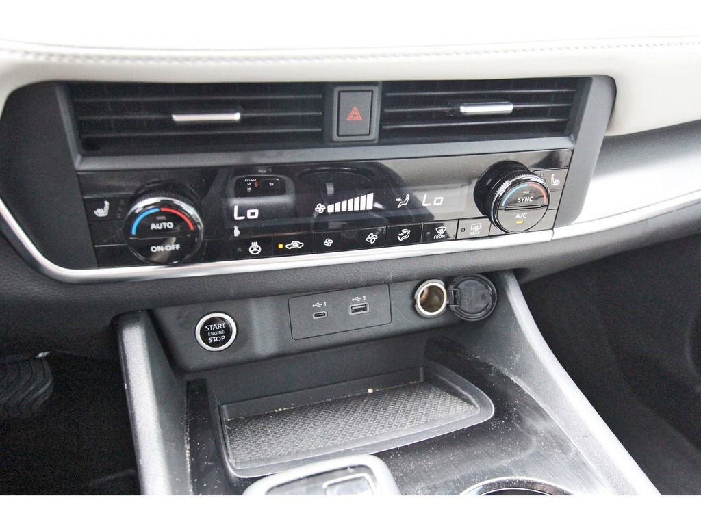 Used 2023 Nissan Rogue SV w/ SV Premium B Package image 21