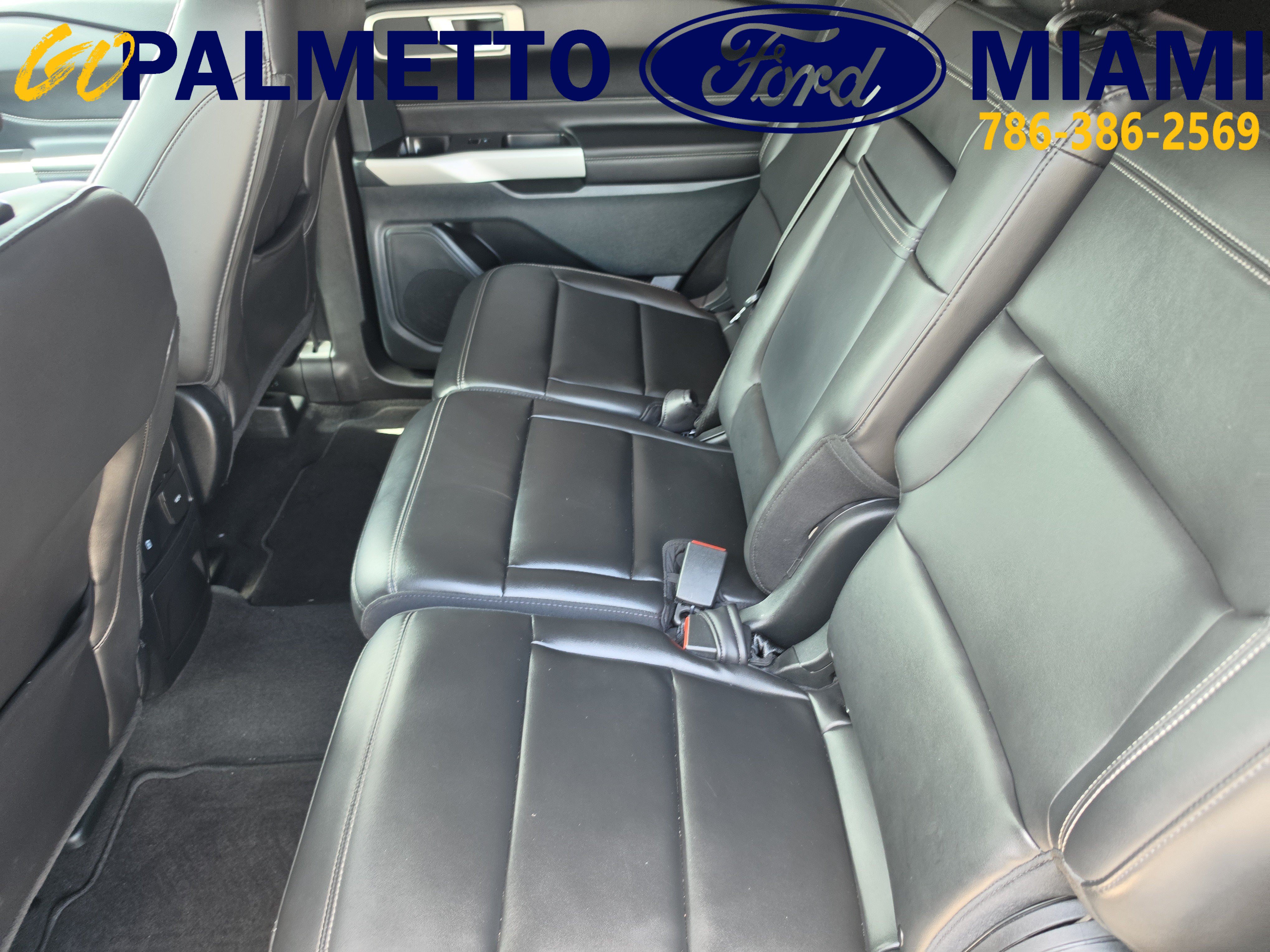 Used 2023 Ford Explorer XLT w/ Equipment Group 202A RWD image 12