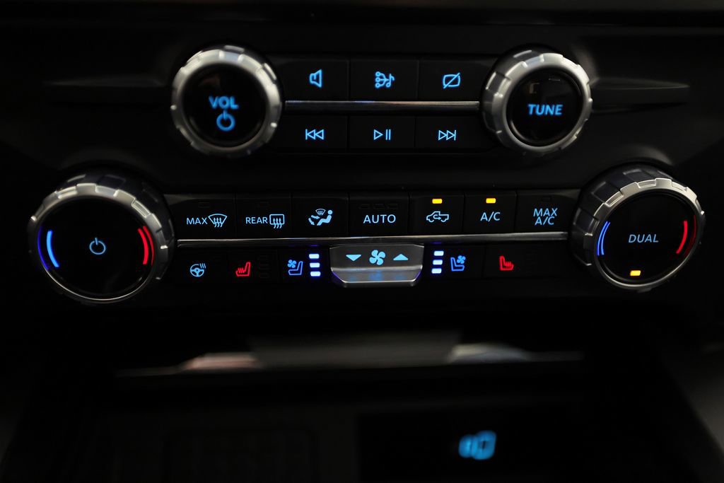 Used 2023 Ford F250 Lariat w/ Lariat Ultimate Package AWD/4WD image 27