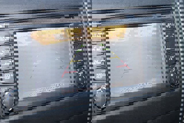 Used 2015 Nissan Versa SL image 7