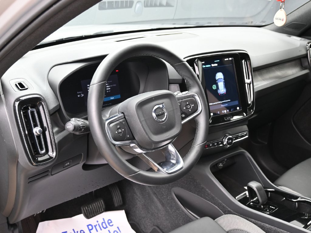 Used 2025 Volvo EX40 Core AWD/4WD image 12