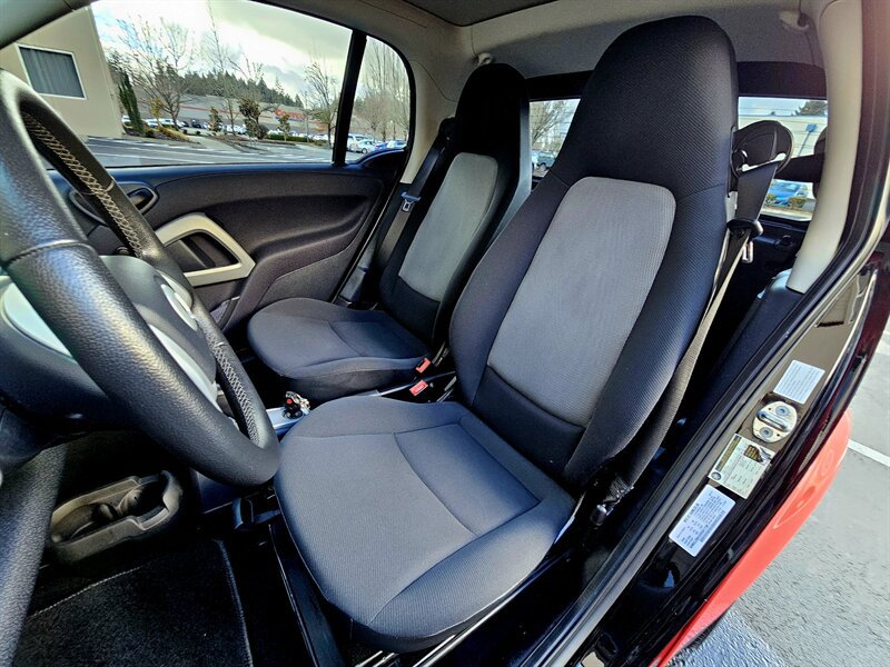 Used 2013 smart fortwo pure RWD image 32