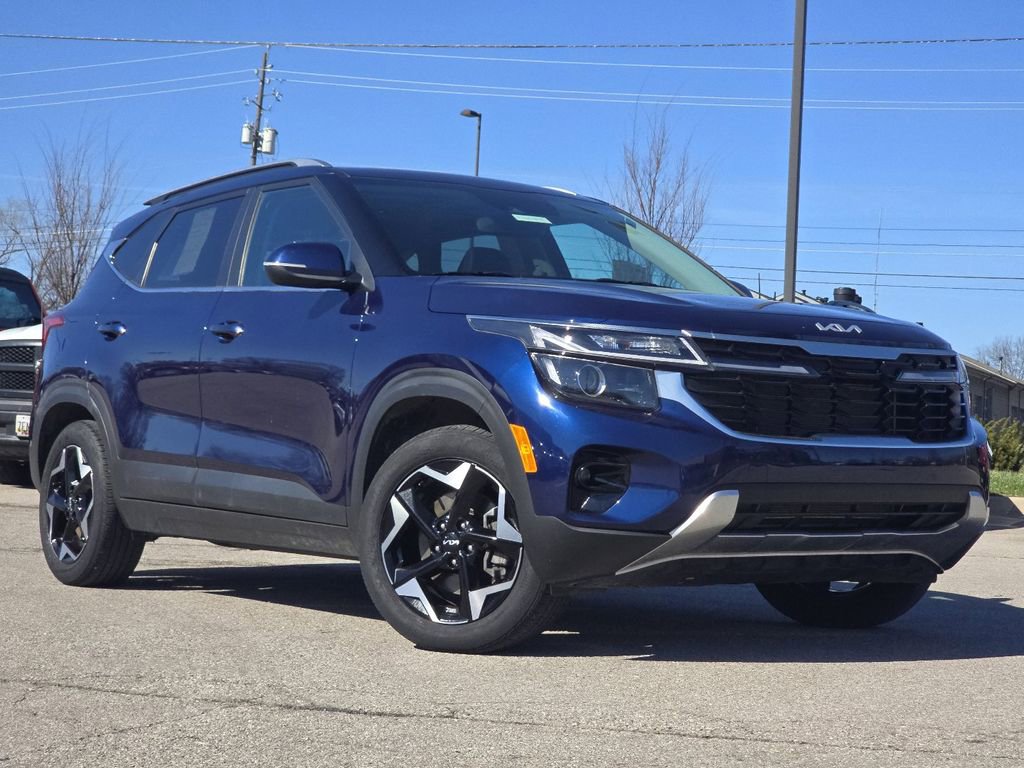 Used 2024 Kia Seltos EX image 2