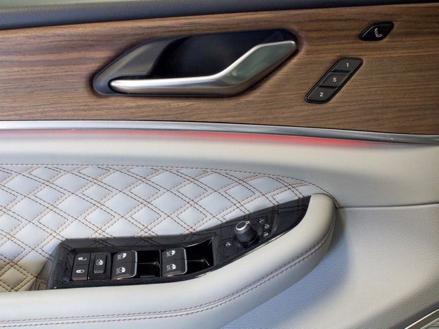 Certified 2022 Jeep Grand Cherokee Summit image 11