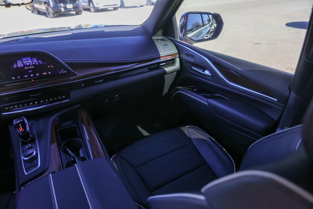 Used 2022 Cadillac Escalade Premium Luxury image 30