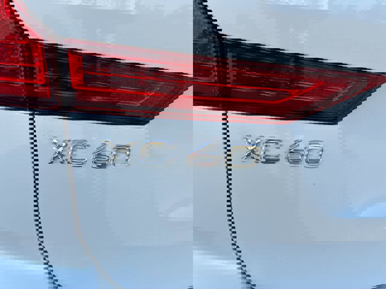 Used 2021 Volvo XC60 T5 Momentum image 31