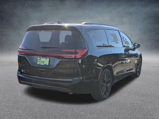 New 2026 Chrysler Pacifica Select FWD image 3