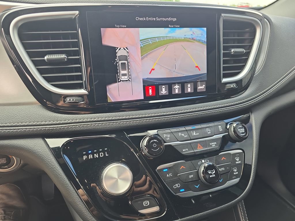 Used 2022 Chrysler Pacifica Limited w/ S Appearance Package FWD image 24