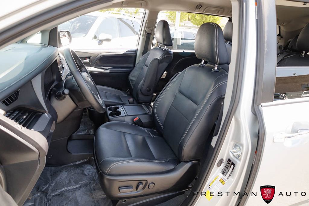 Used 2020 Toyota Sienna SE FWD image 21