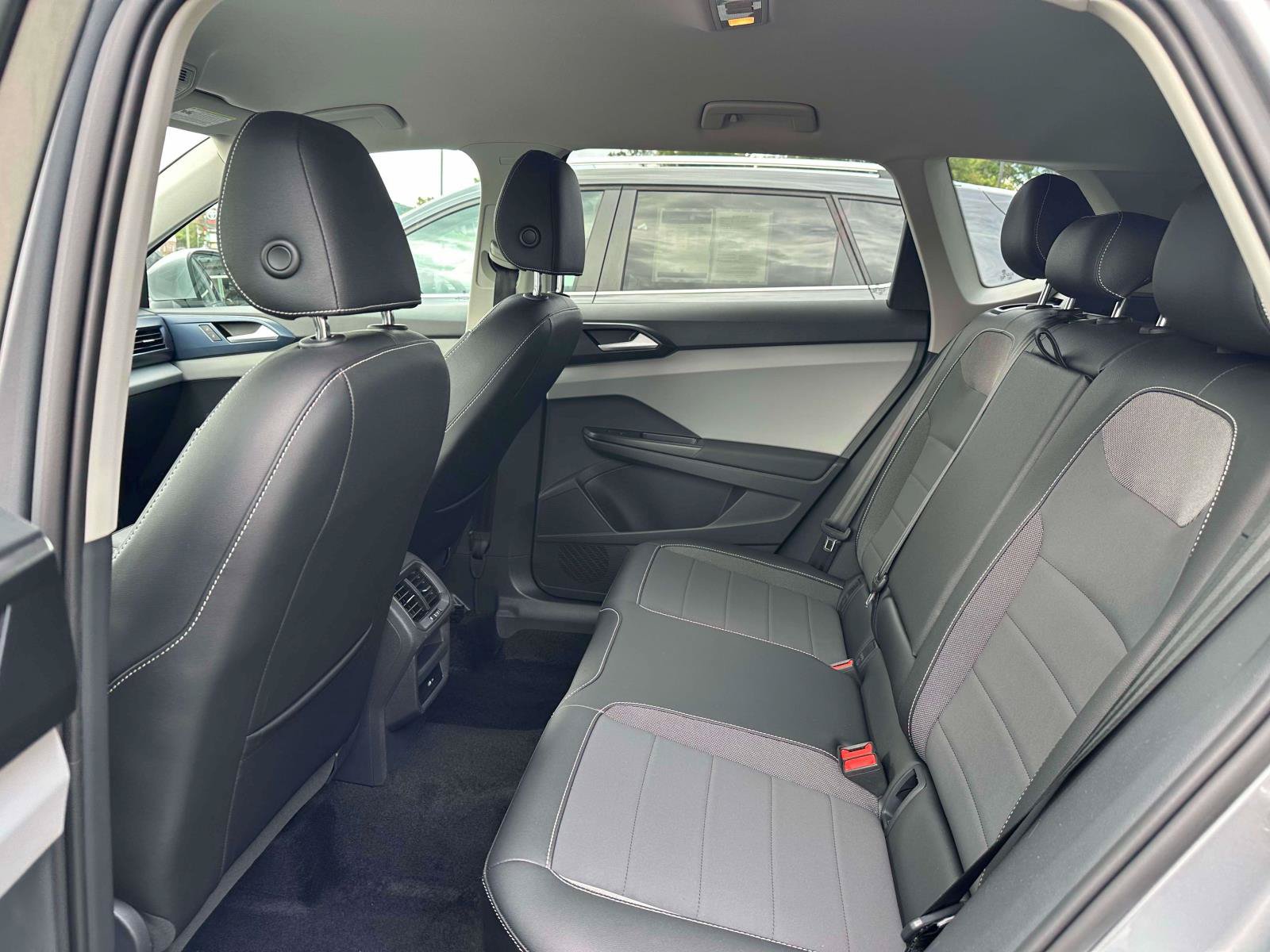 Certified 2023 Volkswagen Taos SE AWD/4WD image 9