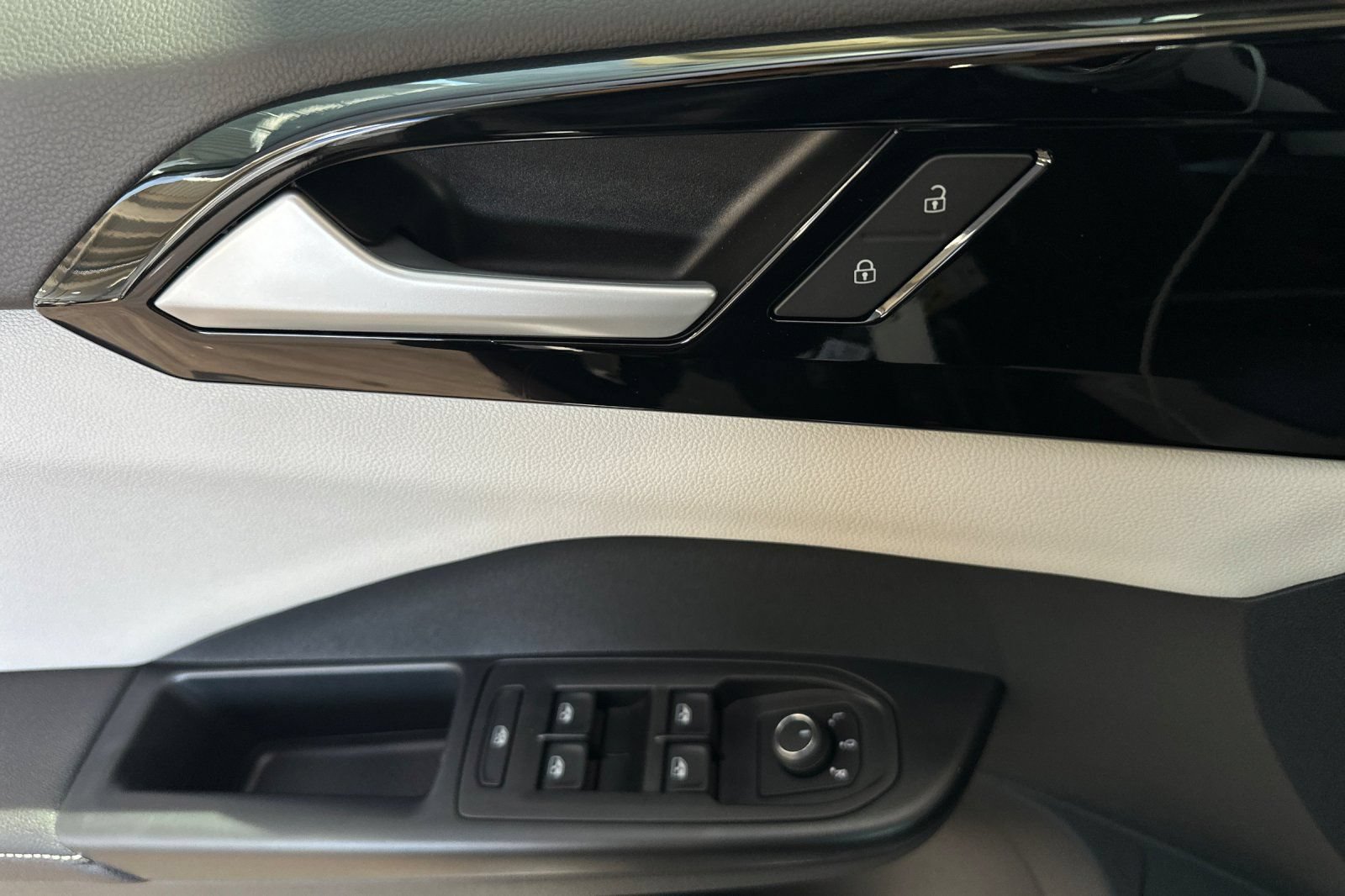 New 2026 Volkswagen Taos S FWD image 9