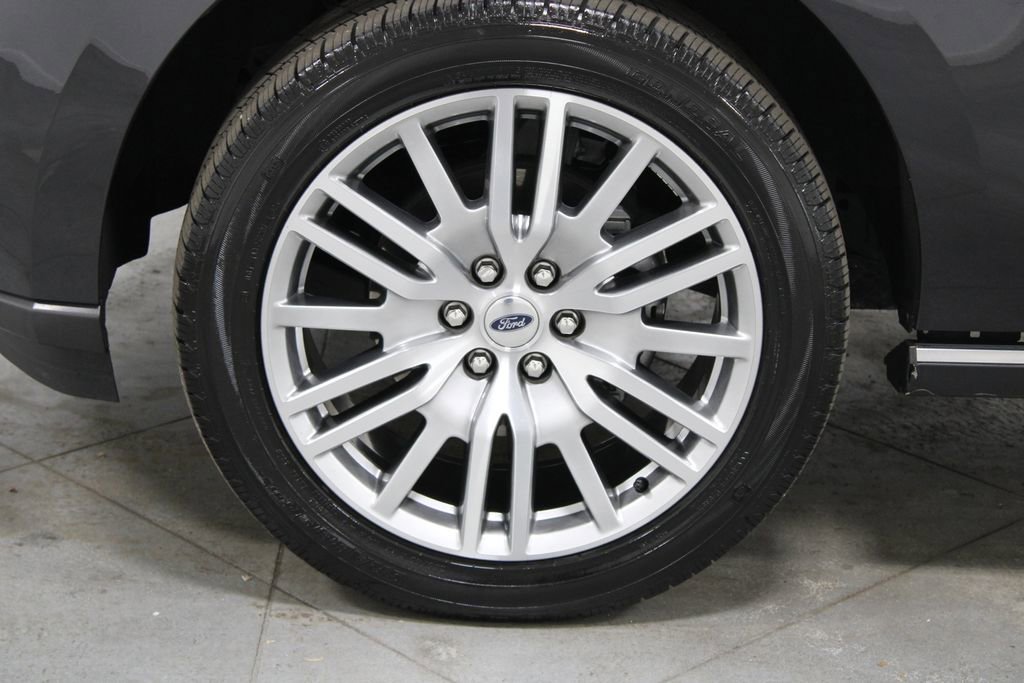 Used 2024 Ford Expedition Limited image 19