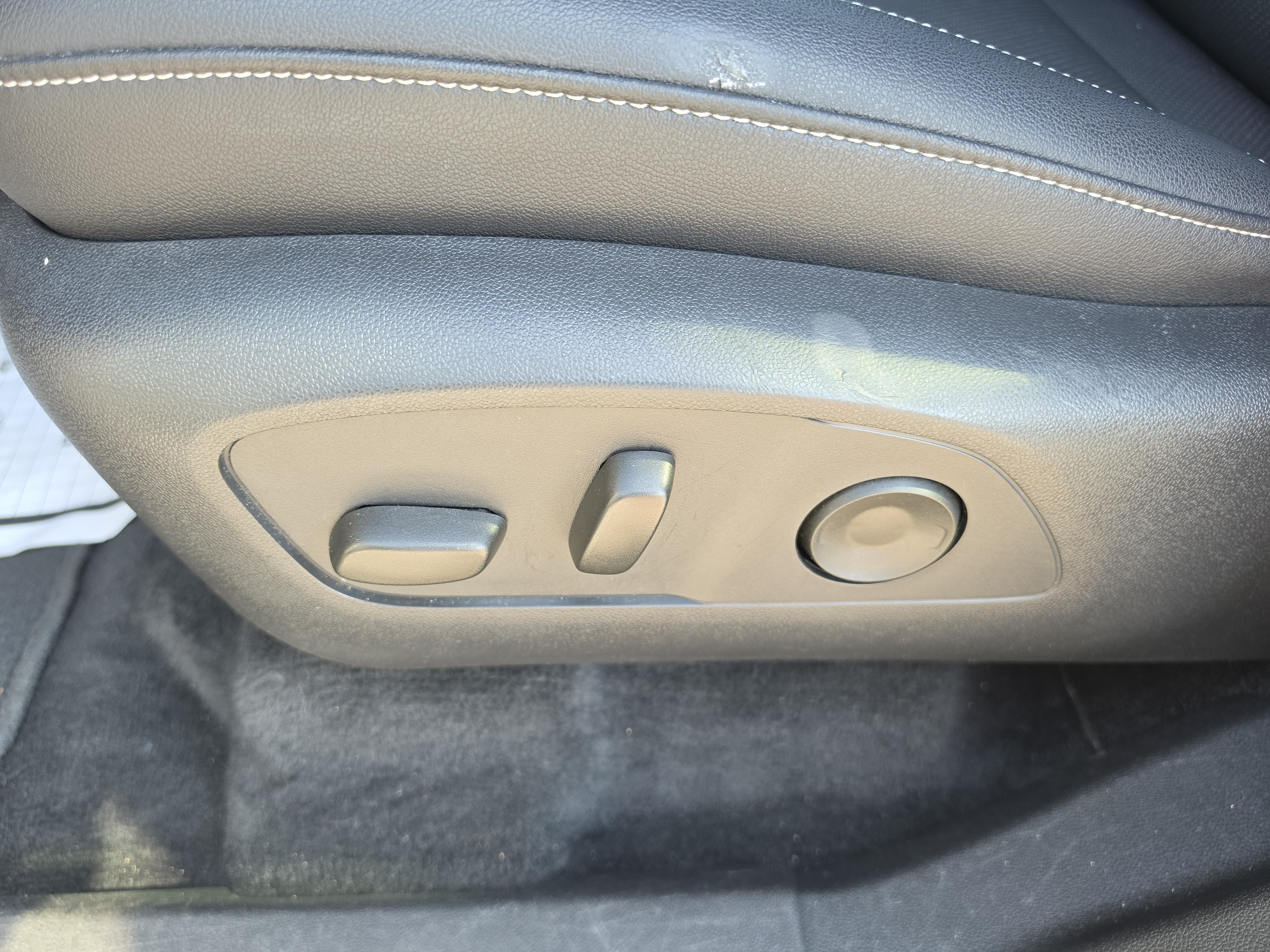 Used 2025 Chevrolet Traverse LT FWD image 26