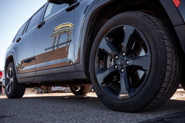 Used 2023 Jeep Grand Cherokee L Laredo image 12