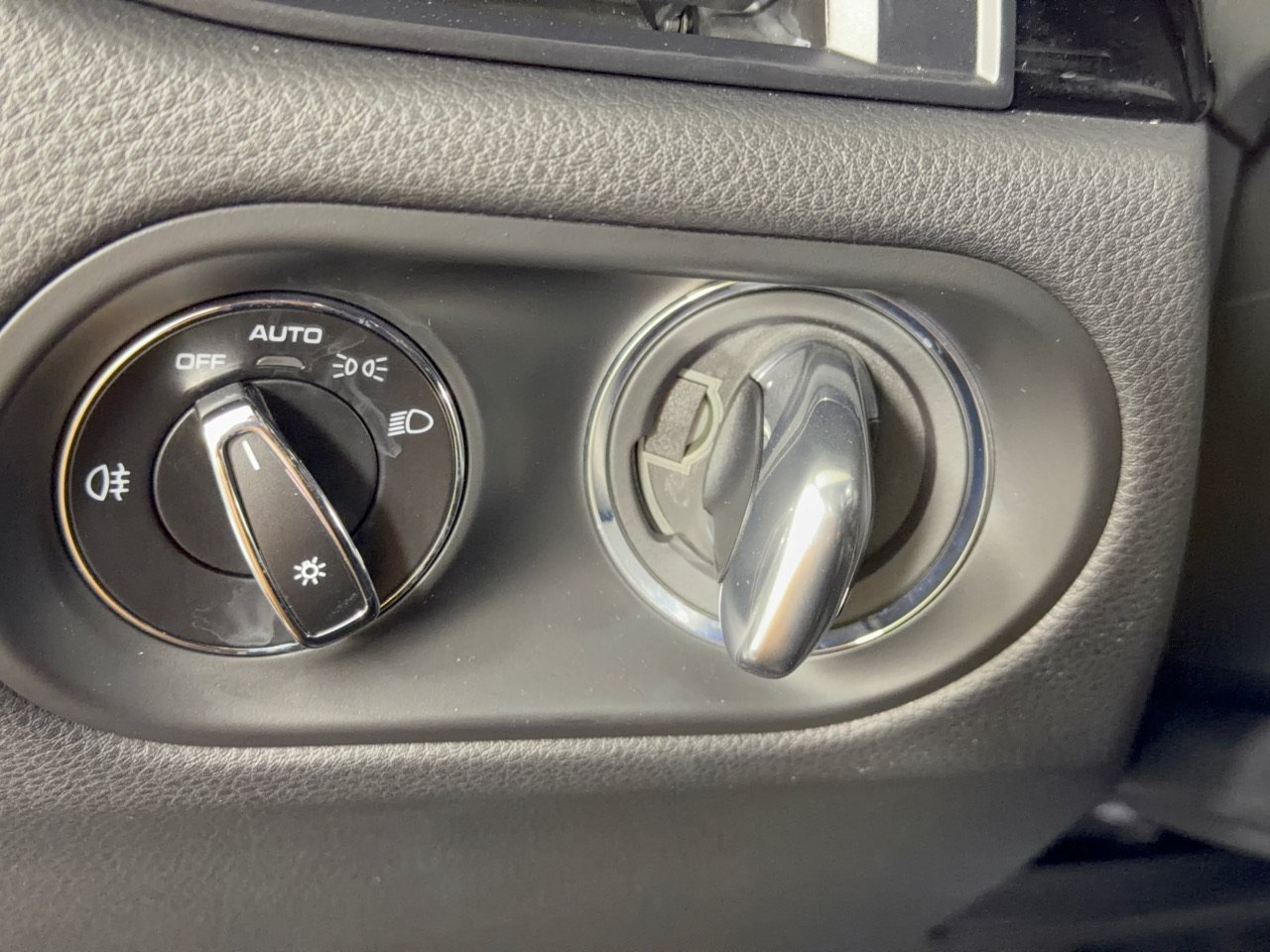 Certified 2022 Porsche Macan S AWD/4WD image 23