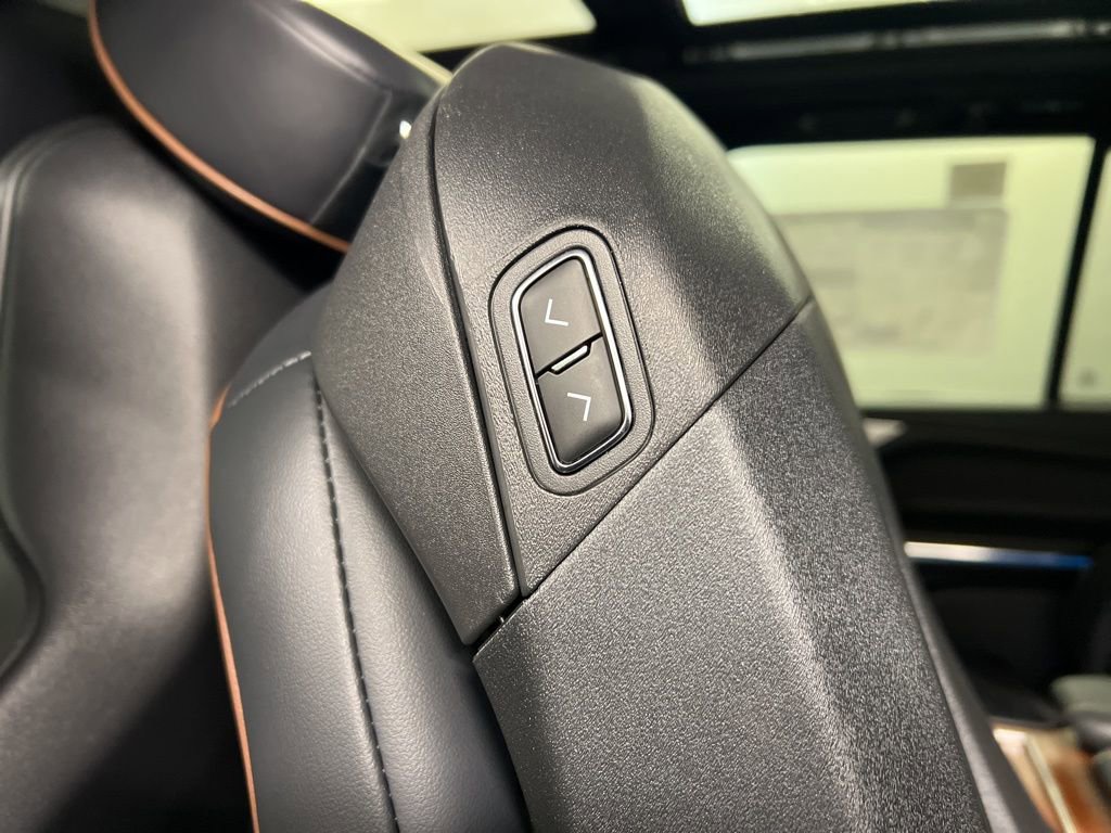 New 2026 Lincoln Navigator Black Label AWD/4WD image 32