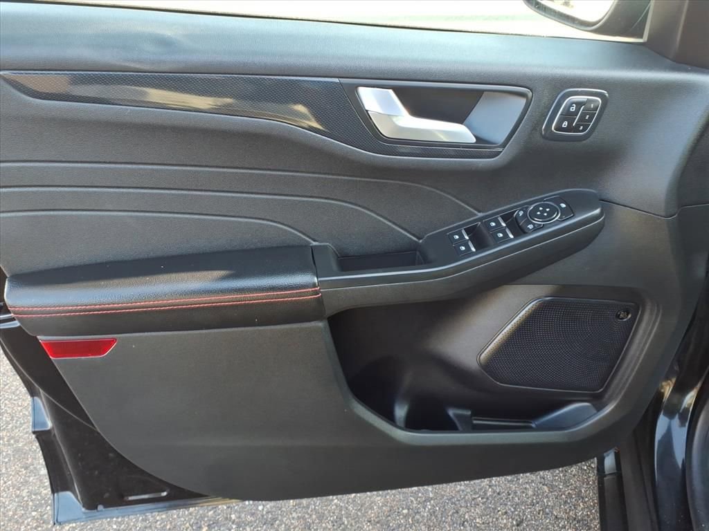 Certified 2023 Ford Escape ST-Line Select w/ Tech Pack #2 image 13