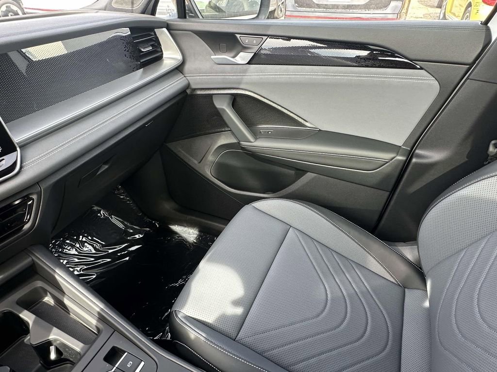 New 2026 Volkswagen Tiguan SE R-Line AWD/4WD image 24