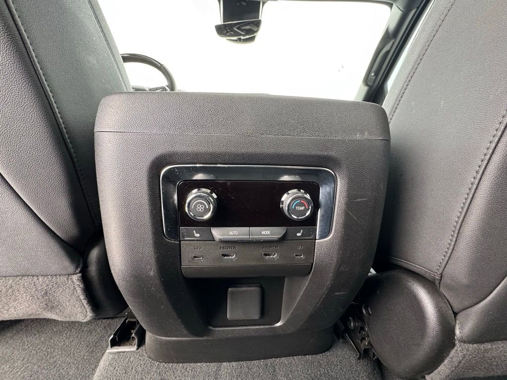 Used 2025 Chevrolet Suburban High Country image 30