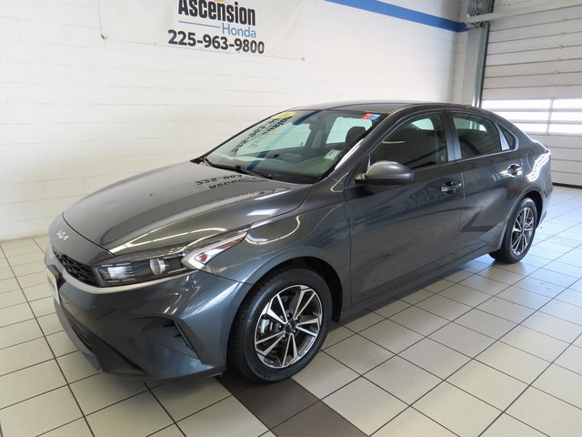 Used 2024 Kia Forte LXS image 2