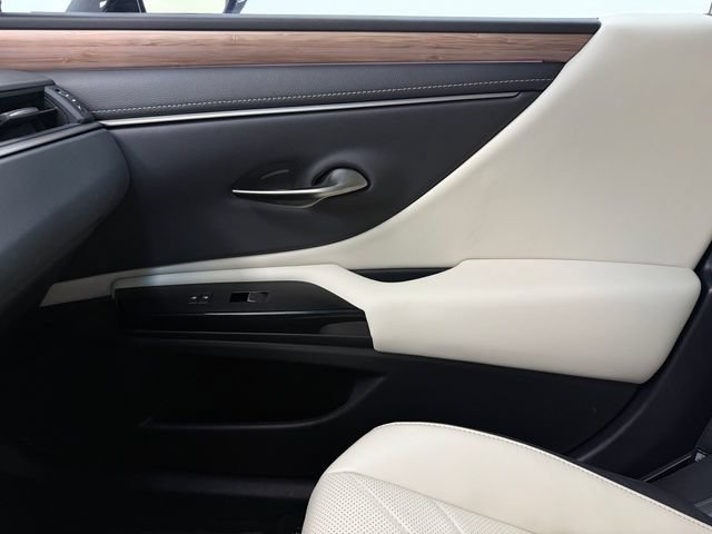 Used 2025 Lexus ES 300h w/ Technology Package FWD image 25