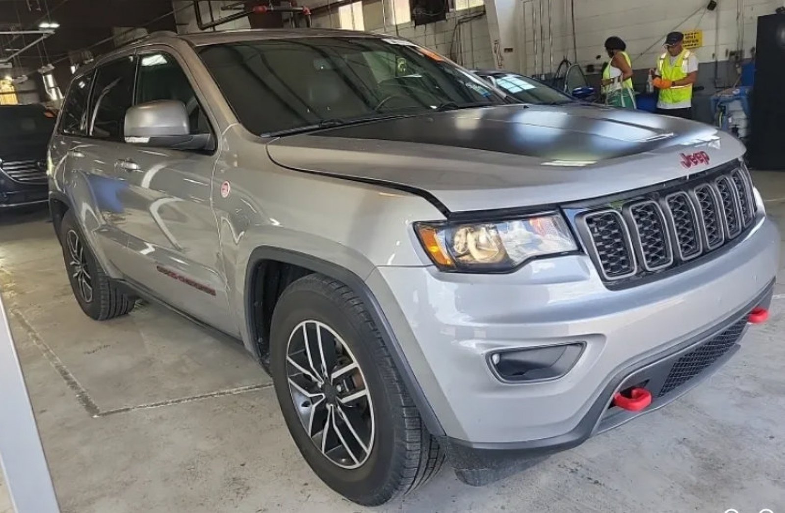 Used 2019 Jeep Grand Cherokee Trailhawk AWD/4WD image 4