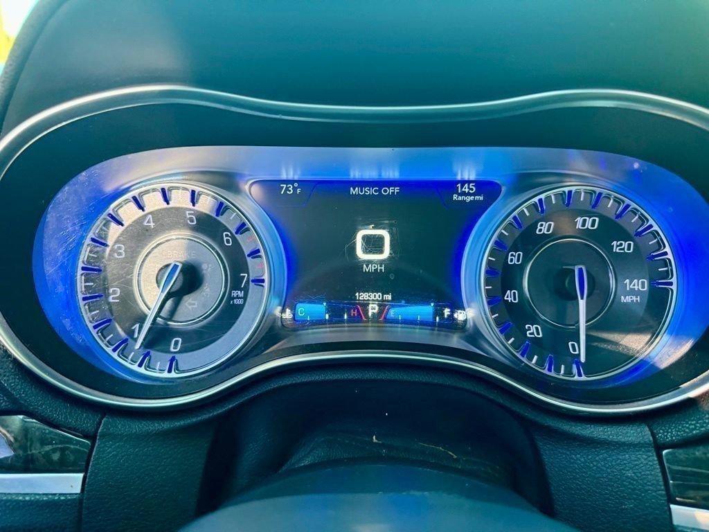 Used 2018 Chrysler 300 Limited image 29